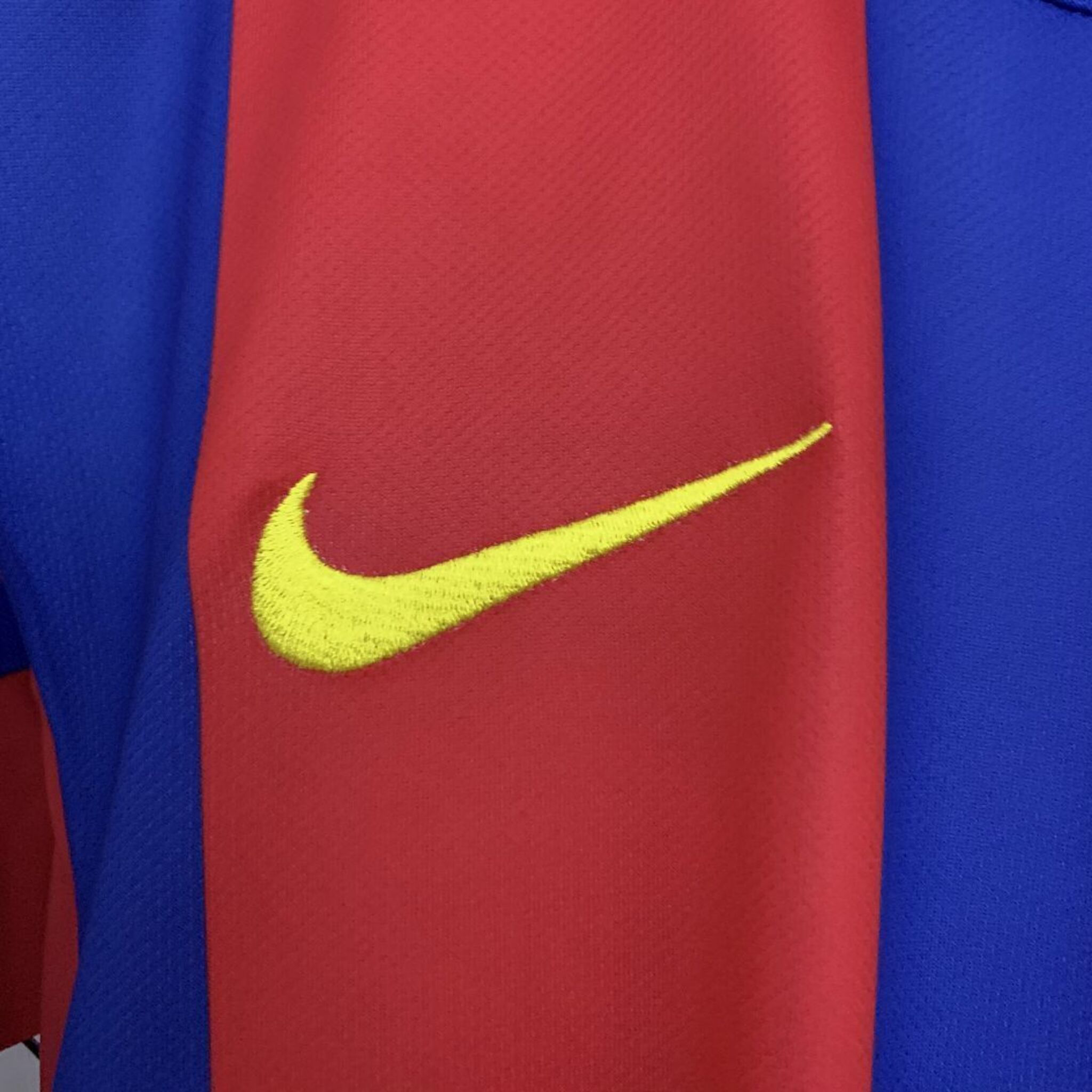 FC Barcelona 2004-05 | Vintage Home Jersey - Vintage Retro Football Jersey