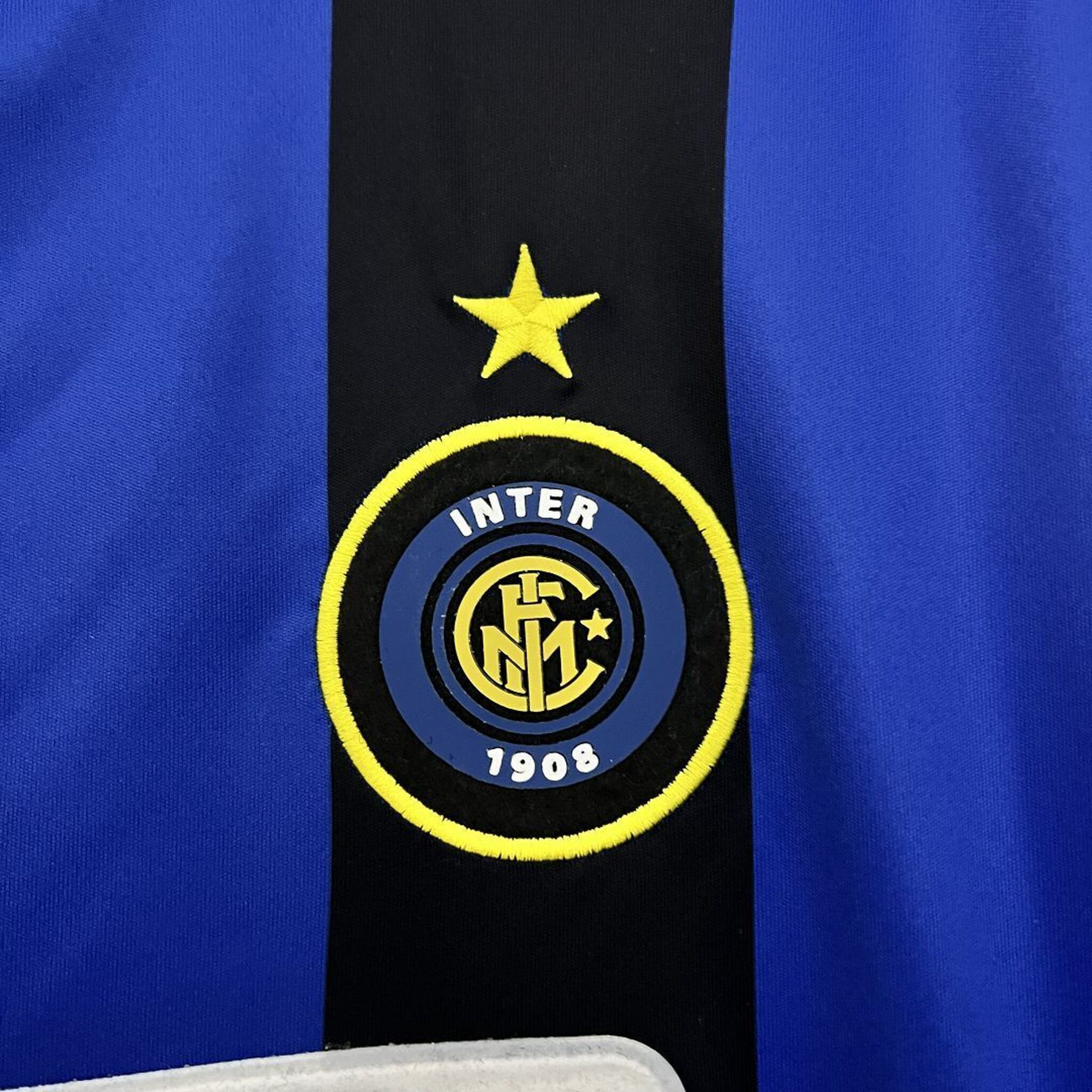 Inter Milan 2002-03 | Vintage Home Jersey - Vintage Retro Football Jersey