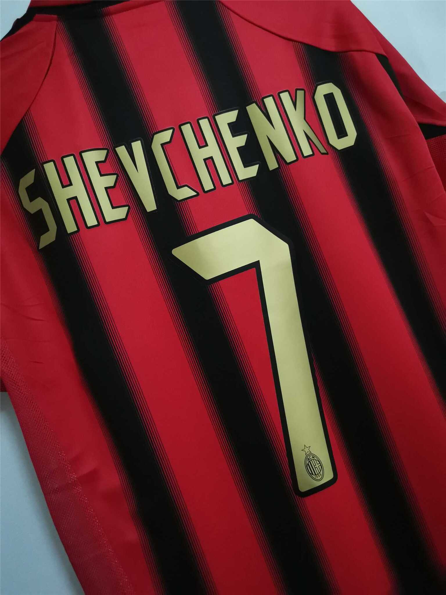 AC Milan 2004-05 | Vintage Home Jersey - Vintage Retro Football Jersey